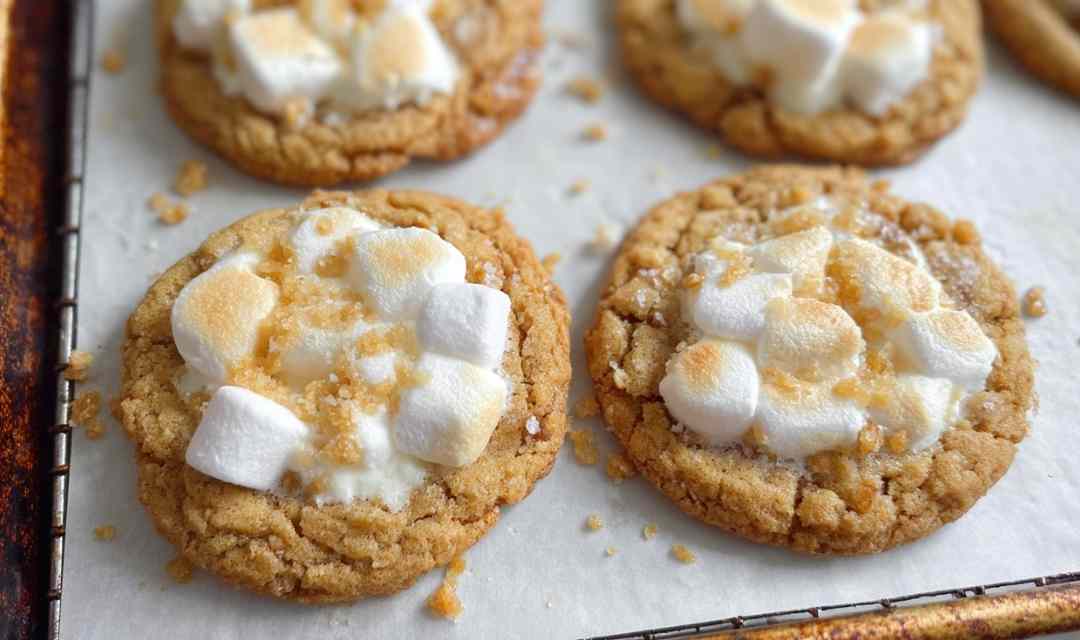 Marshmallow crispy cookies