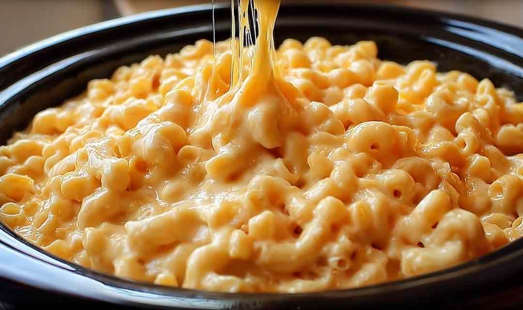 Irresistible Crockpot Mac and Cheese